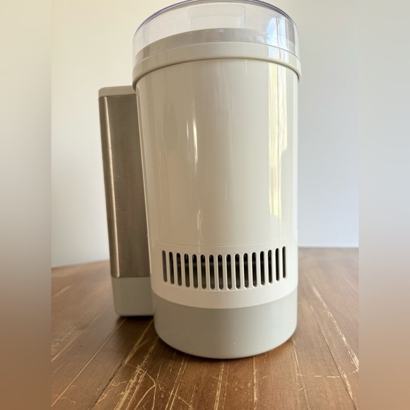 Cuisinart Electronic Yogurt Maker Automatic Cooling BPA Free Discontinued New - Picture 10 of 13